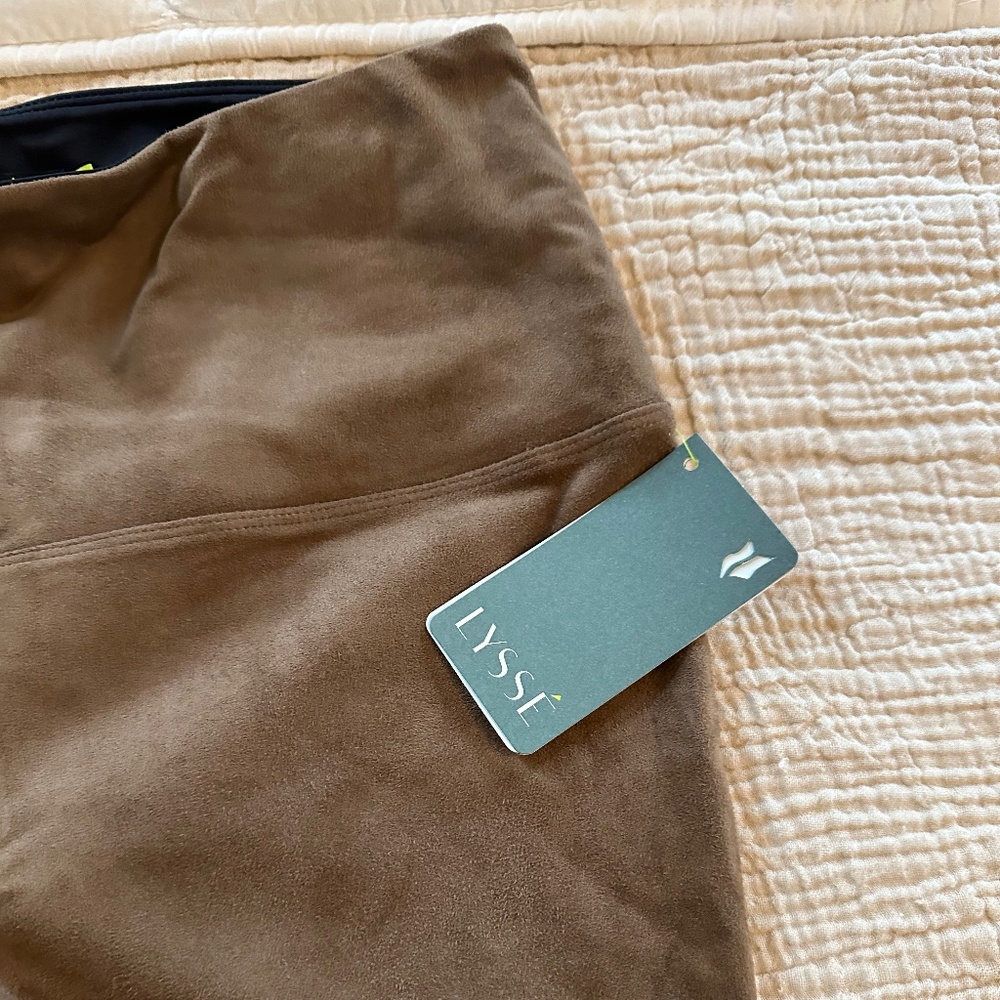 Lysse faux suede leggings with whipstitch detail. Color toffee. Size  Med. NWT